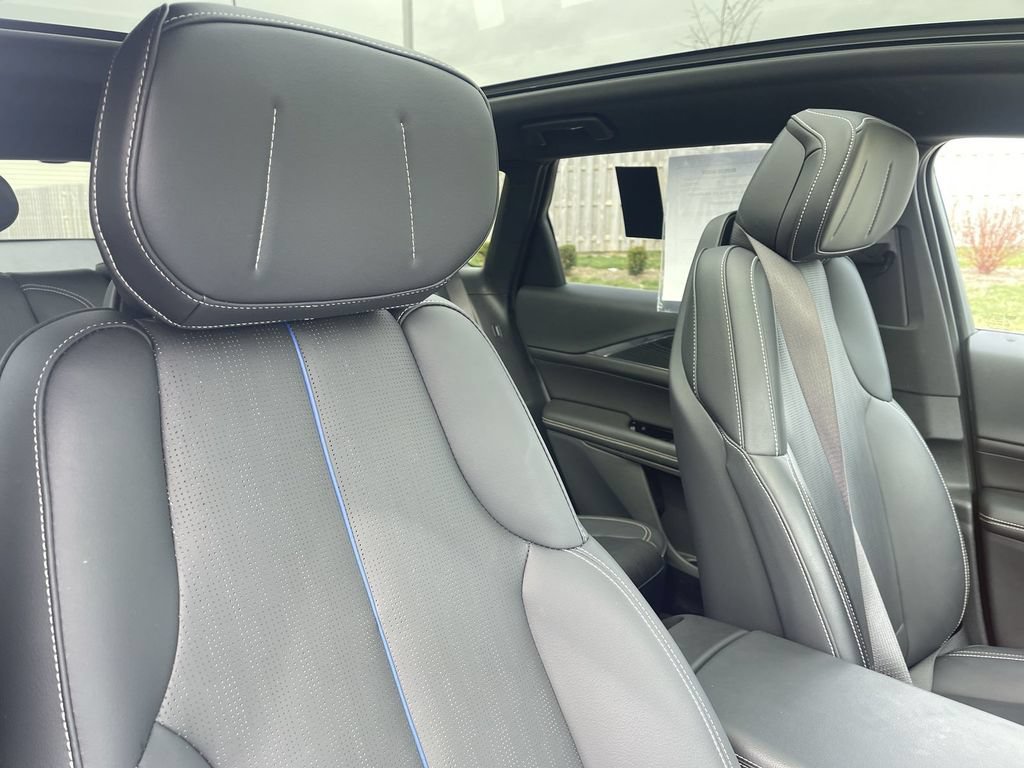 Certified 2024 Cadillac Lyriq Premium Luxury AWD/4WD image 40