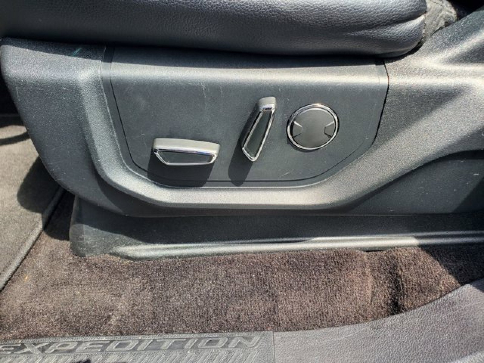 Used 2019 Ford Expedition Max XLT w/ Equipment Group 201A image 11