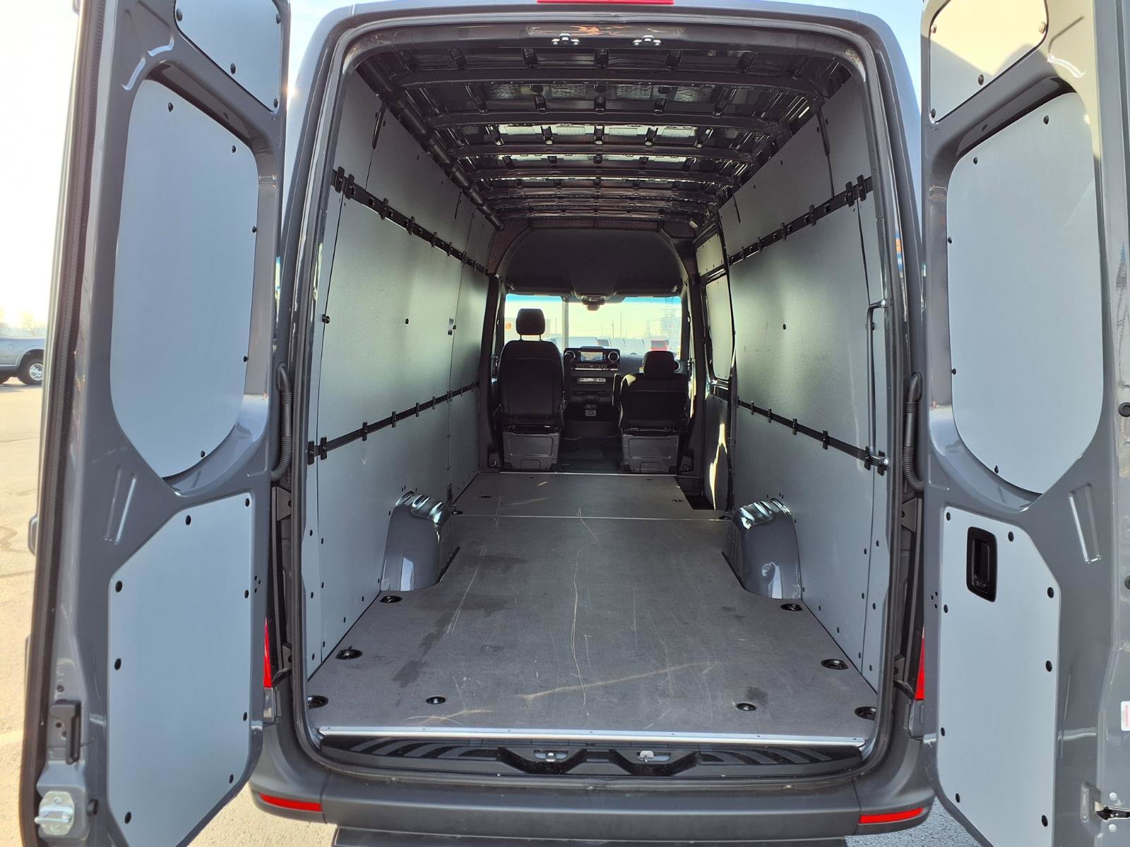 Used 2025 Mercedes-Benz Sprinter 2500 image 2