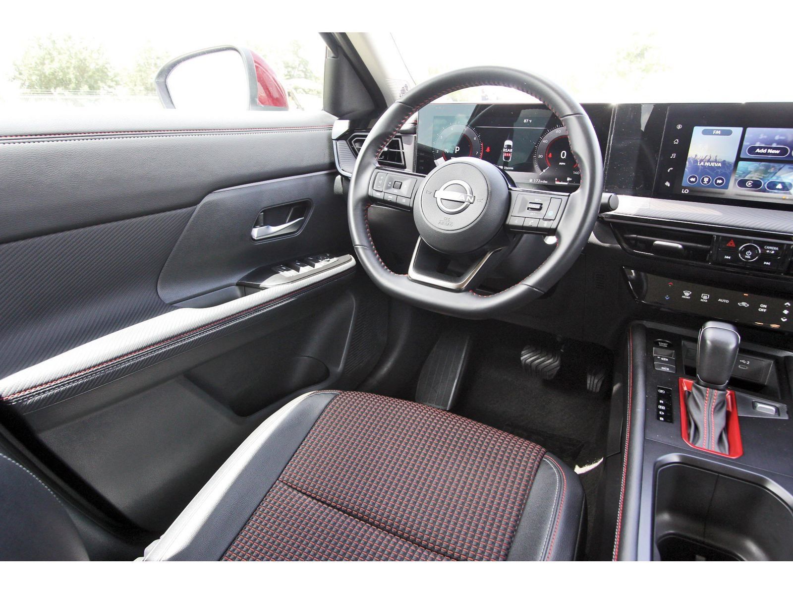 Certified 2025 Nissan Kicks SR FWD image 11