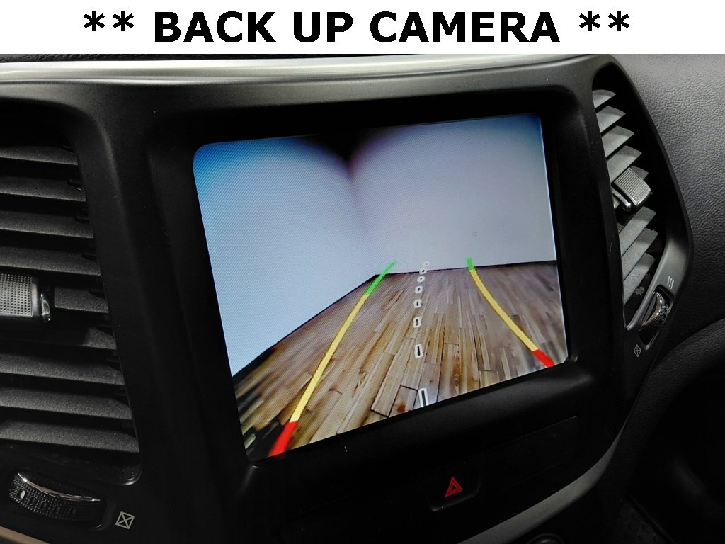 Used 2018 Jeep Cherokee Latitude Plus w/ Cold Weather Group image 10