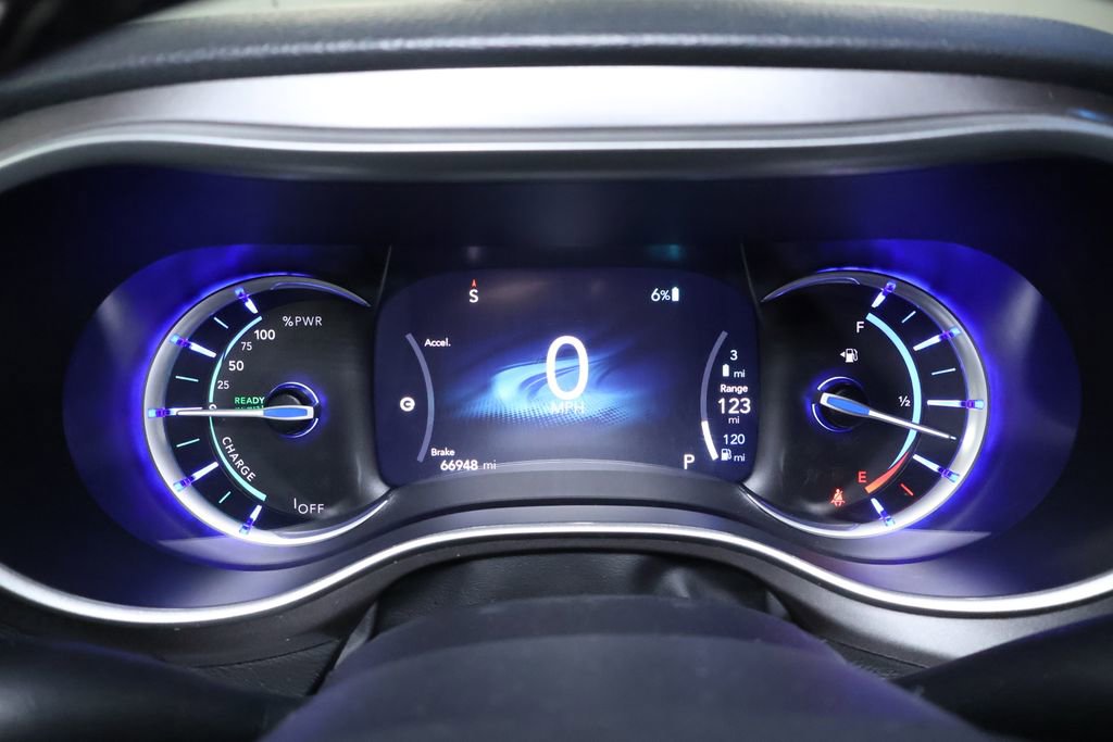 Used 2023 Chrysler Pacifica Touring-L image 20