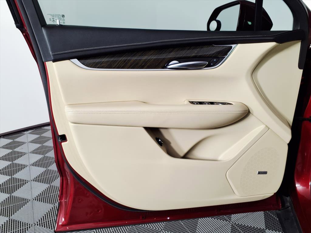 Used 2019 Cadillac XT5 FWD image 16