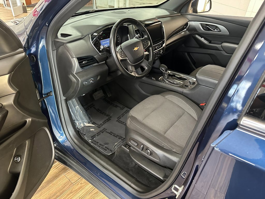 Used 2023 Chevrolet Traverse LT image 9