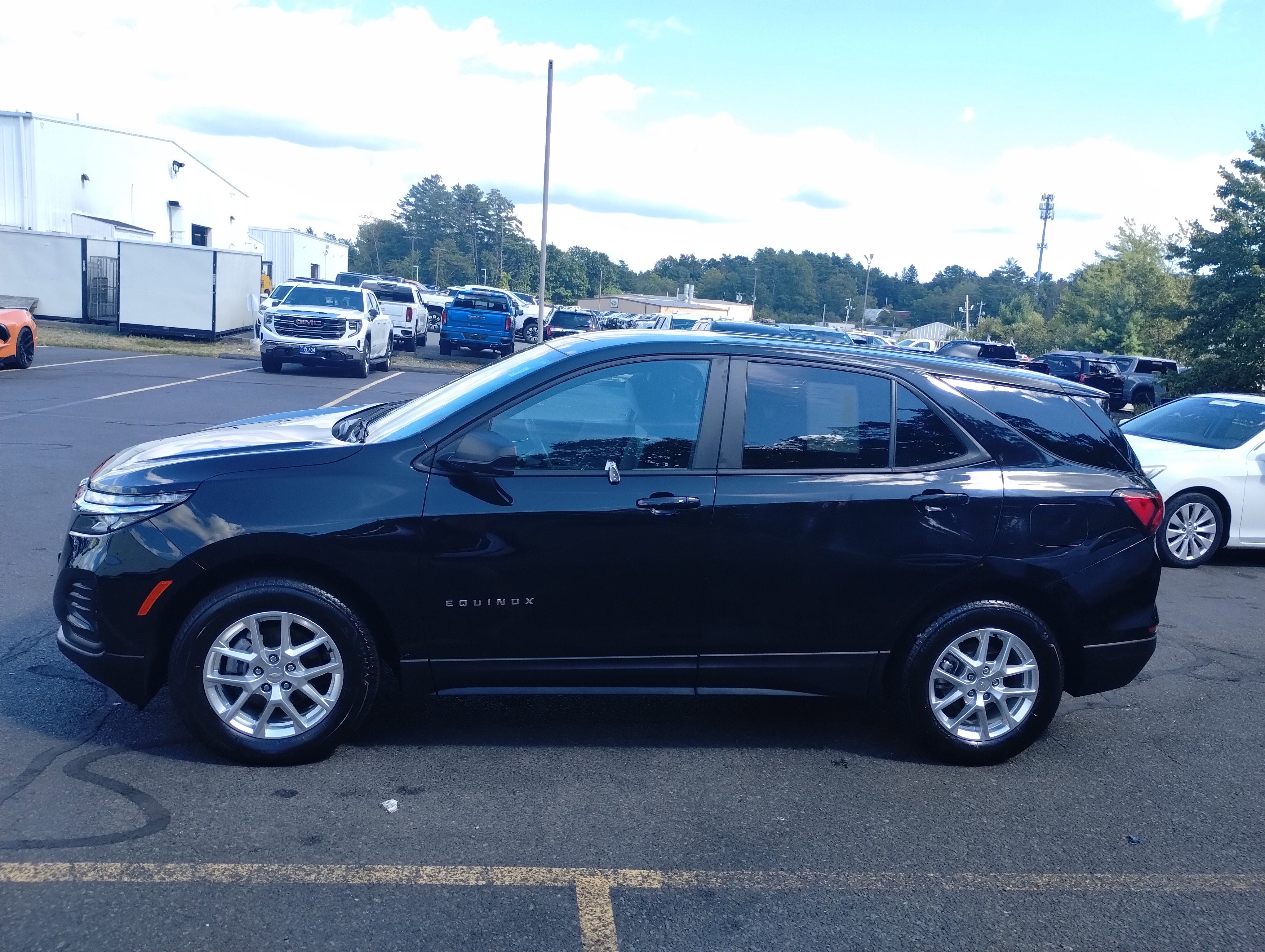 Used 2022 Chevrolet Equinox LS w/ LS Convenience Package image 6