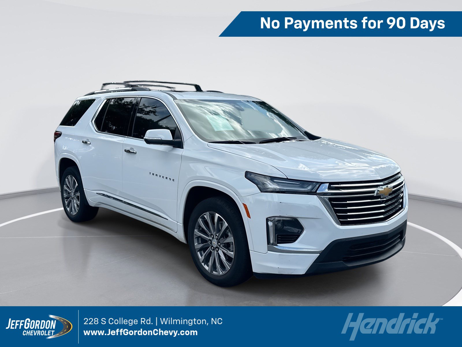 Used 2023 Chevrolet Traverse Premier FWD image 1