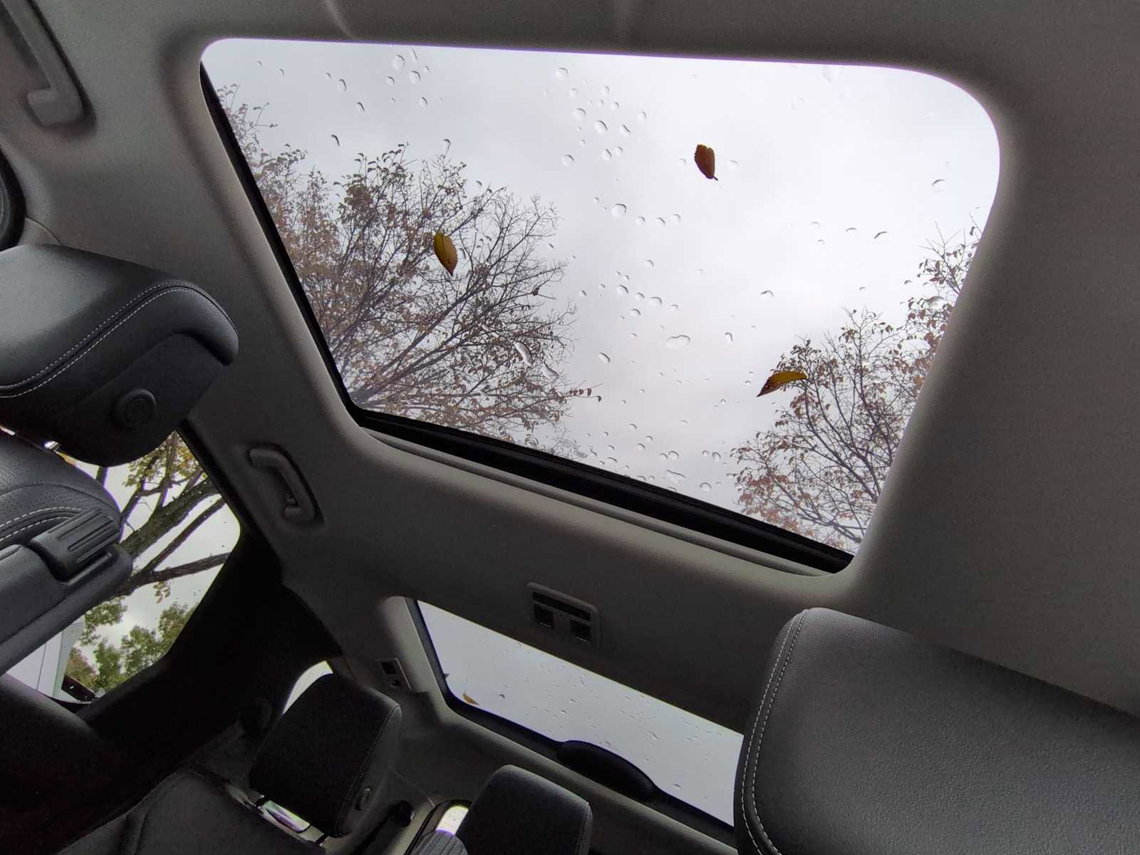 Used 2024 Land Rover Discovery S image 19