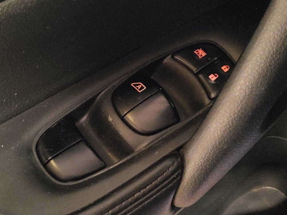 Used 2017 Nissan Rogue SV image 27