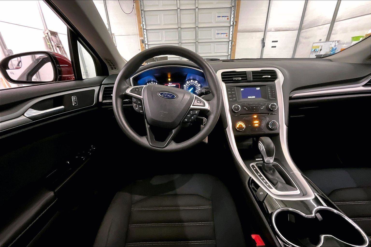 Used 2015 Ford Fusion SE image 6