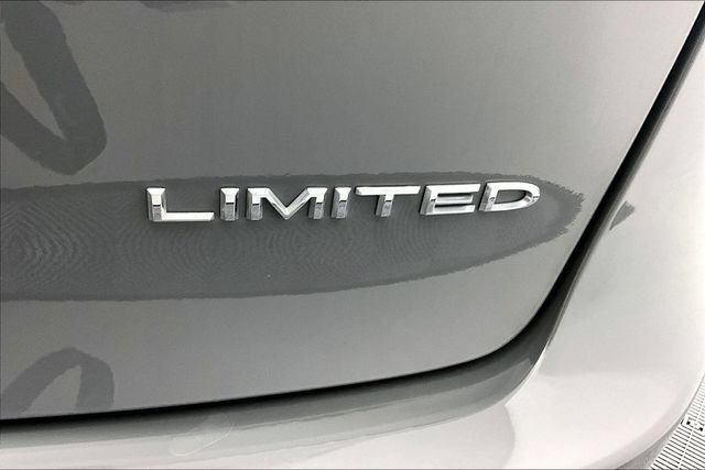 Used 2023 Chrysler Pacifica Limited FWD image 14