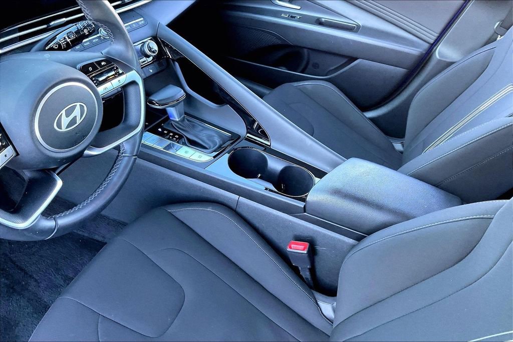 Used 2025 Hyundai Elantra SEL image 13