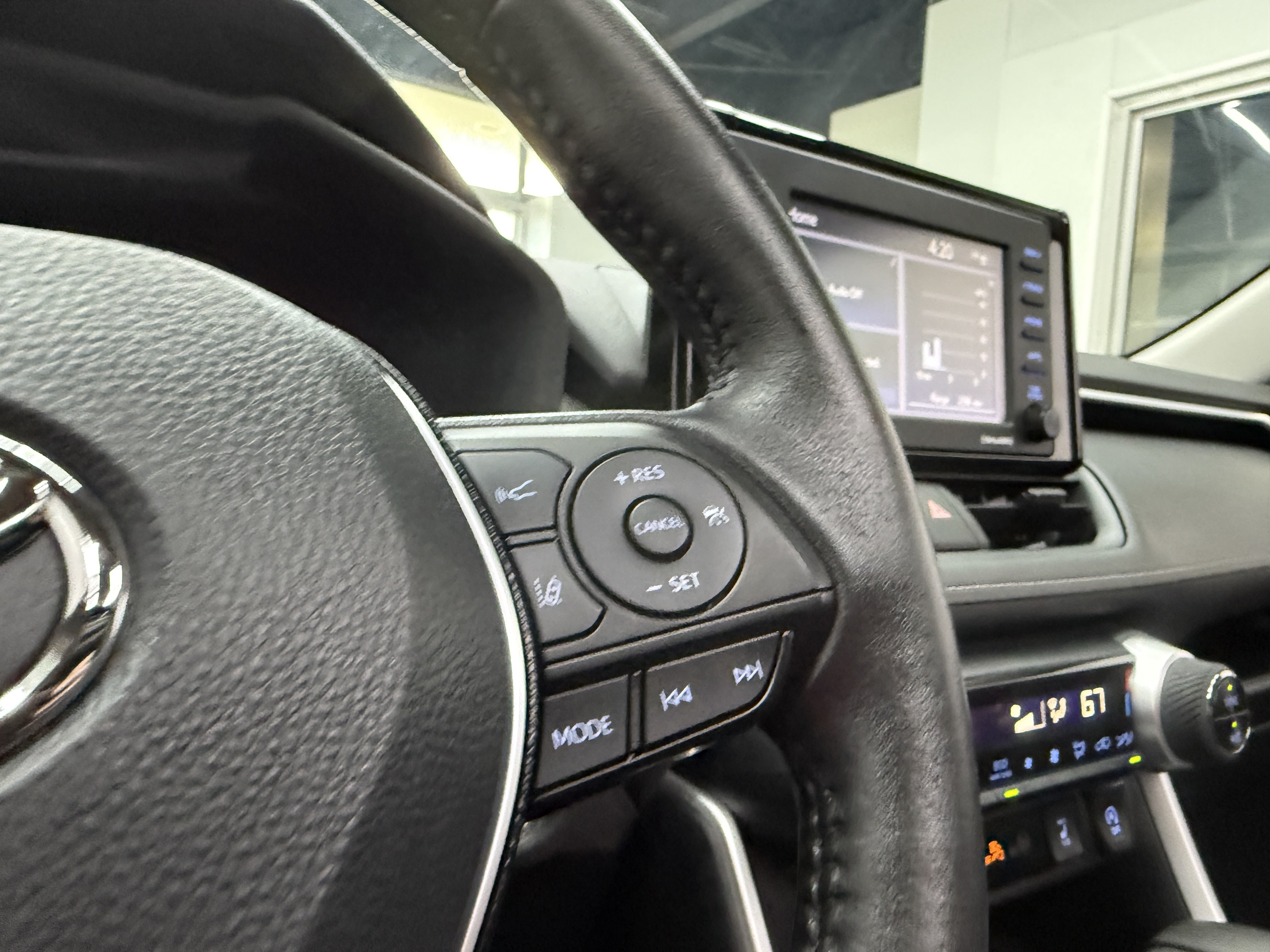 Used 2021 Toyota RAV4 XLE w/ Convenience Package AWD/4WD image 14