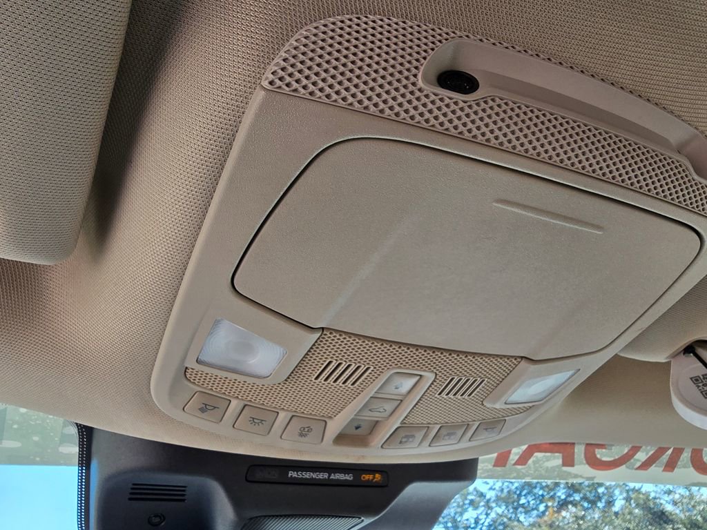 Used 2022 Ford Expedition Limited image 30