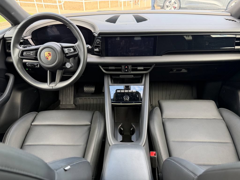 Used 2025 Porsche Macan 4 Electric AWD/4WD image 2