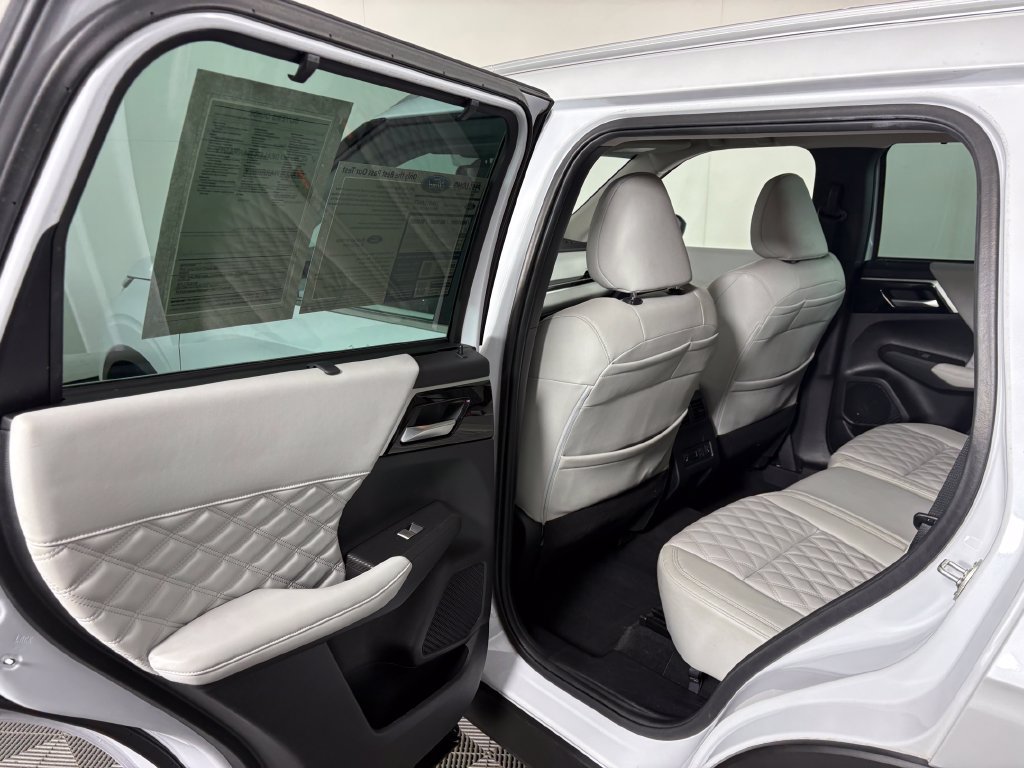 Used 2023 Mitsubishi Outlander SEL FWD image 27