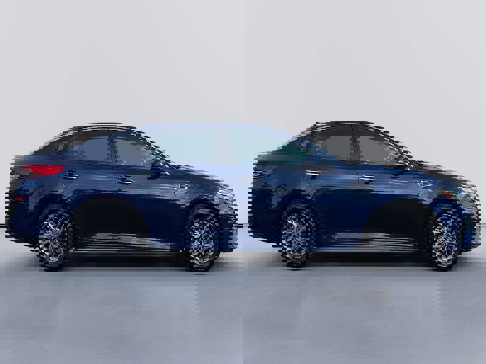 Used 2020 Kia Optima LX image 2