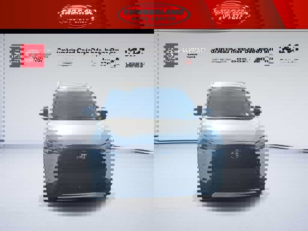 Used 2025 Toyota Corolla Cross LE image 3