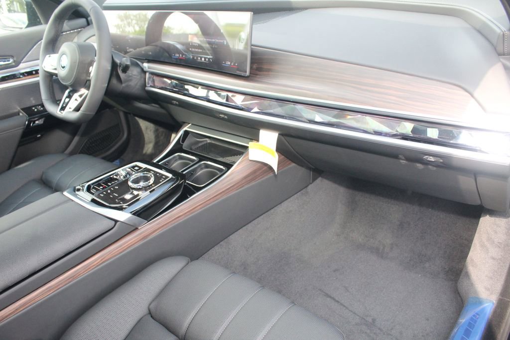 New 2026 BMW i7 xDrive60 w/ Premium Package AWD/4WD image 24