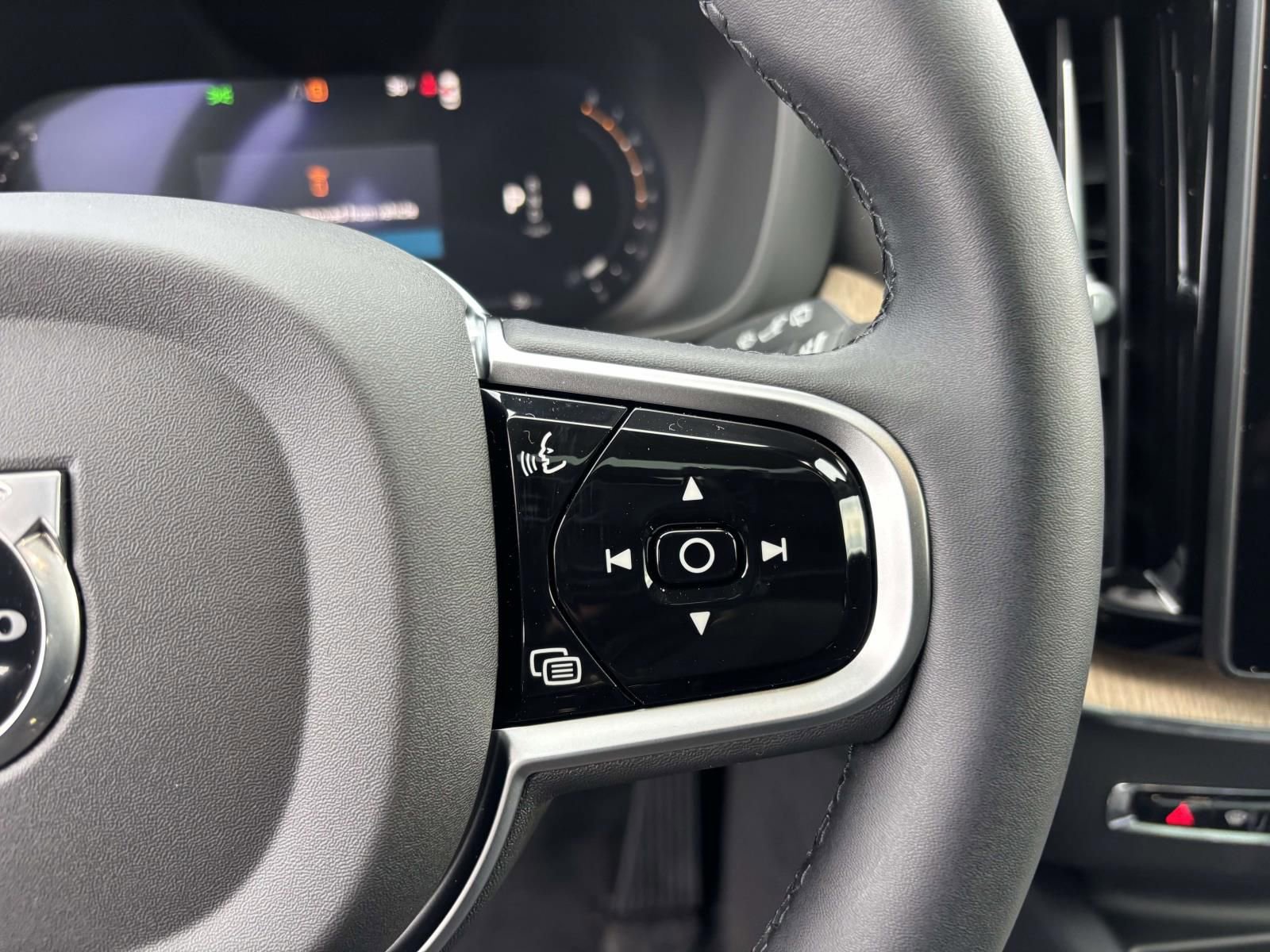 New 2026 Volvo XC60 B5 Plus w/ Protection Package Premier AWD/4WD image 18
