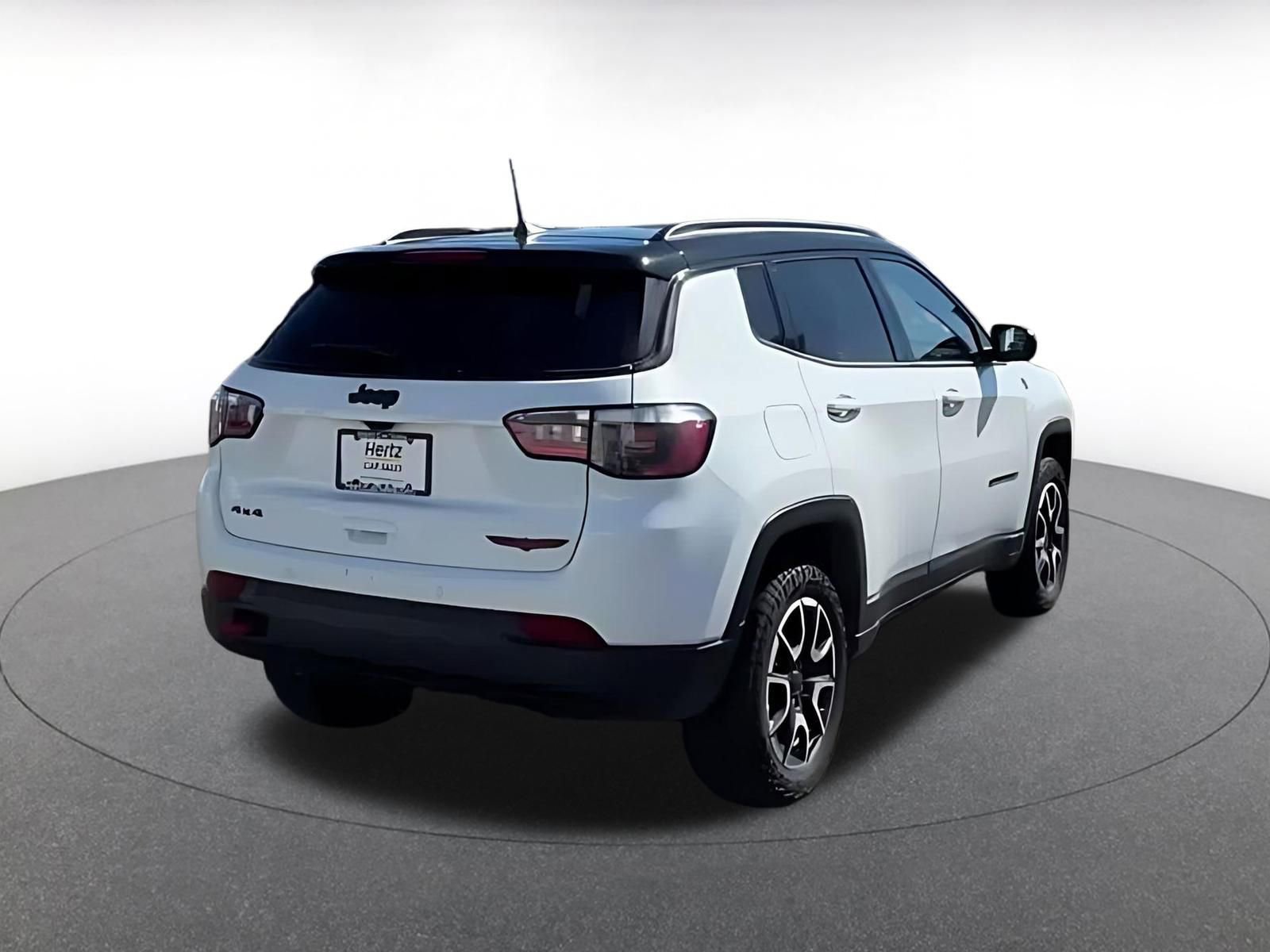 Used 2025 Jeep Compass Trailhawk image 10