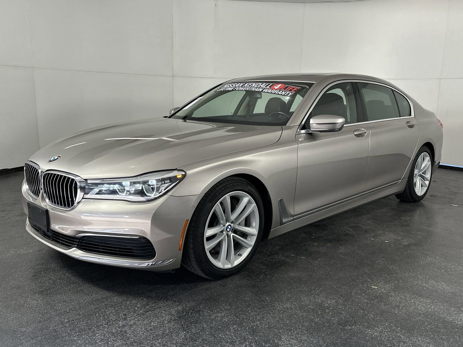 Used 2019 BMW 750i xDrive w/ Executive Package image 4