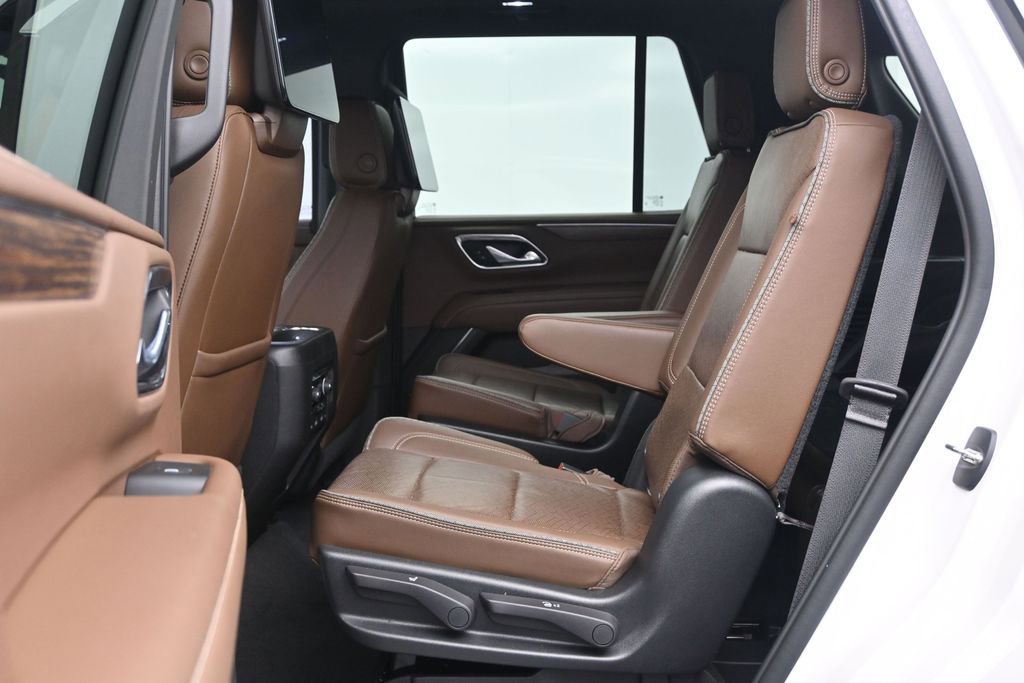 Used 2021 Chevrolet Tahoe High Country w/ Premium Package AWD/4WD image 14