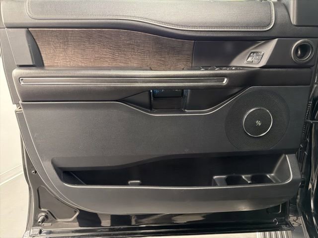 Used 2018 Ford Expedition Limited w/ Equipment Group 301A image 24