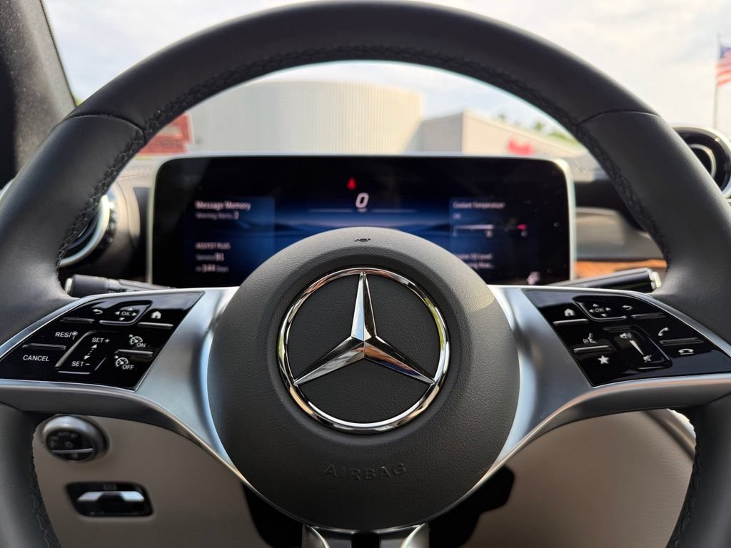Used 2025 Mercedes-Benz GLC 350e 4MATIC image 50