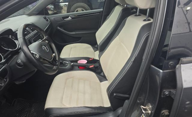 Used 2015 Volkswagen Jetta Sport FWD image 3
