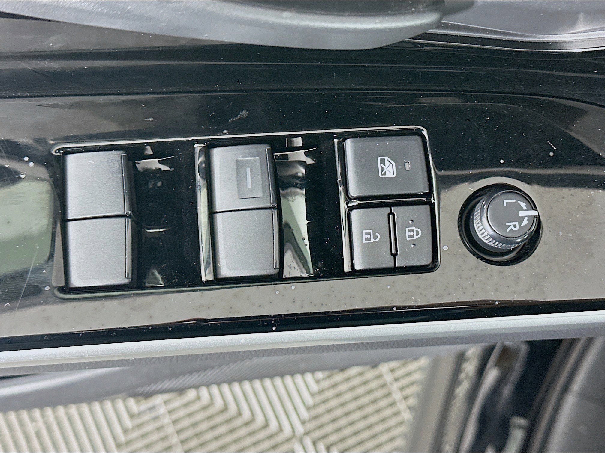 Used 2025 Toyota bZ4X AWD w/ Weather Package image 15