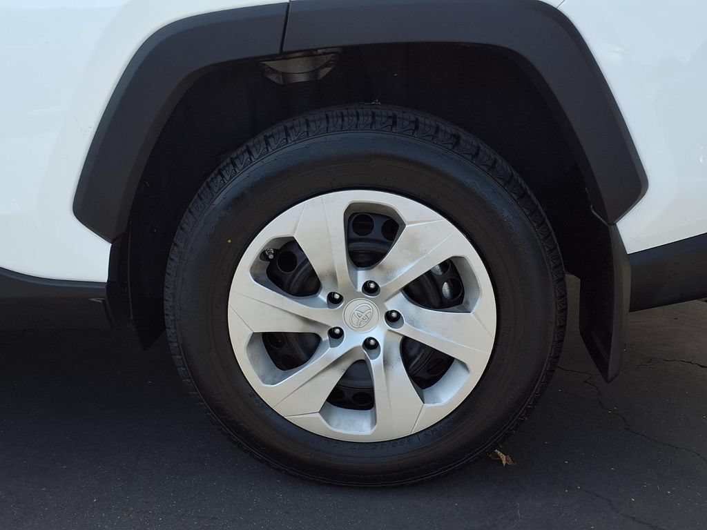 Used 2024 Toyota RAV4 LE FWD image 5