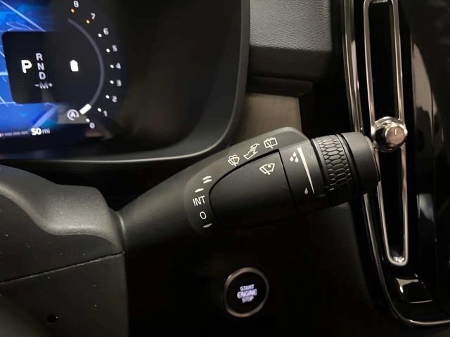 Used 2025 Volvo XC40 B5 Plus AWD/4WD image 37