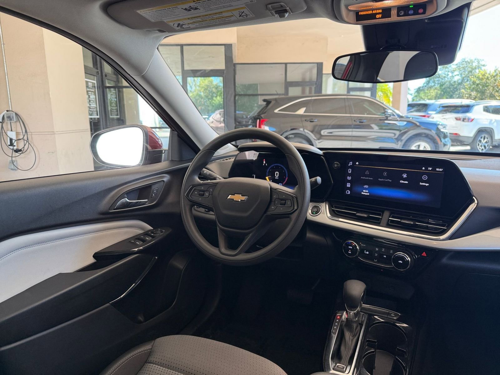 Used 2025 Chevrolet Trax LT image 28