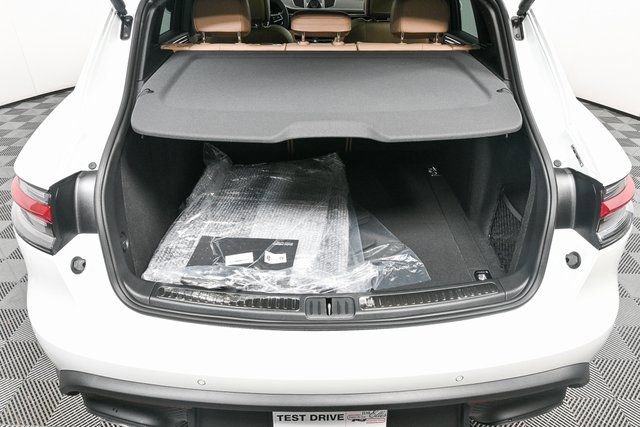 Used 2025 Porsche Macan image 30