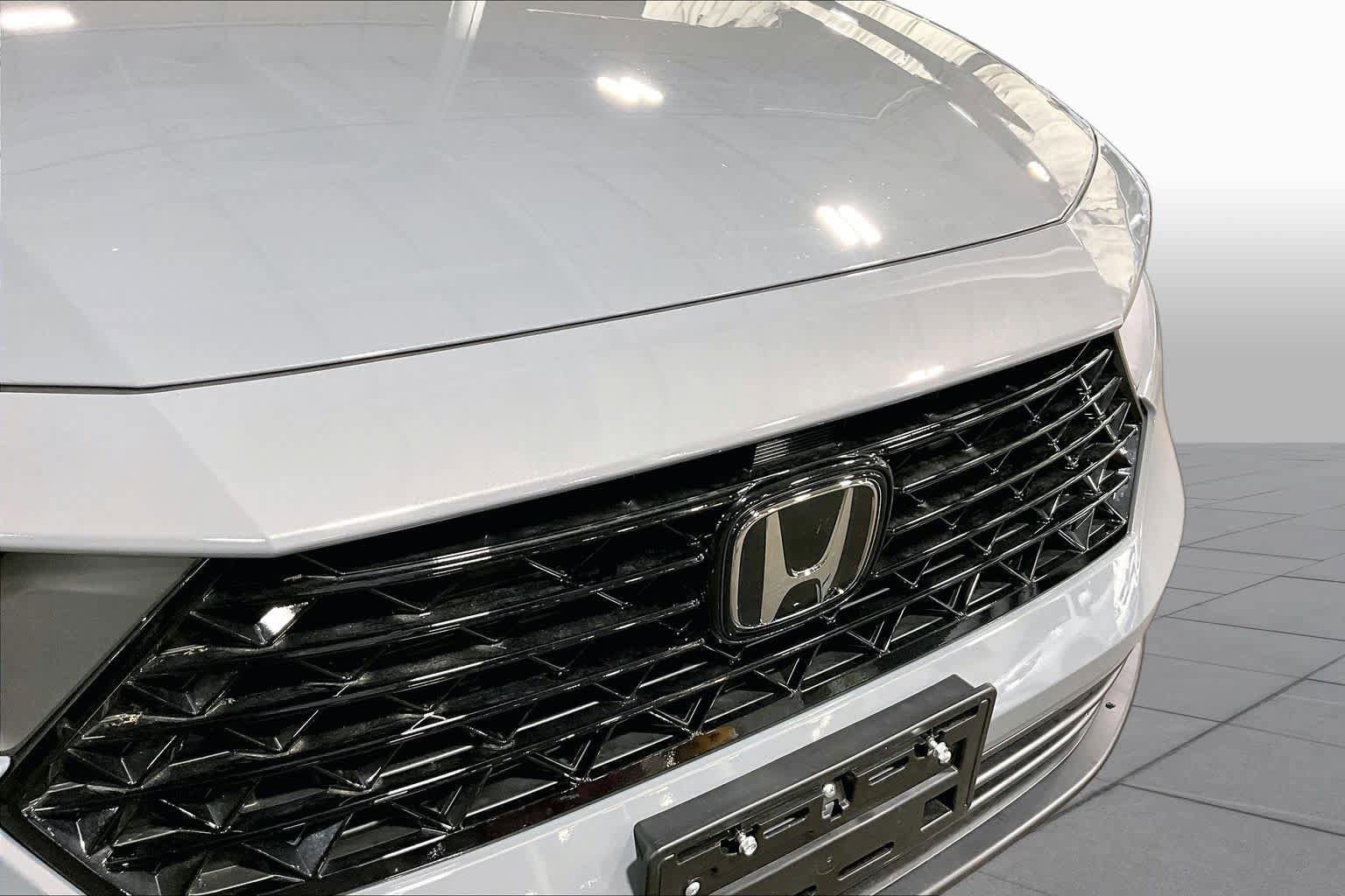 Used 2025 Honda Accord Sport image 30