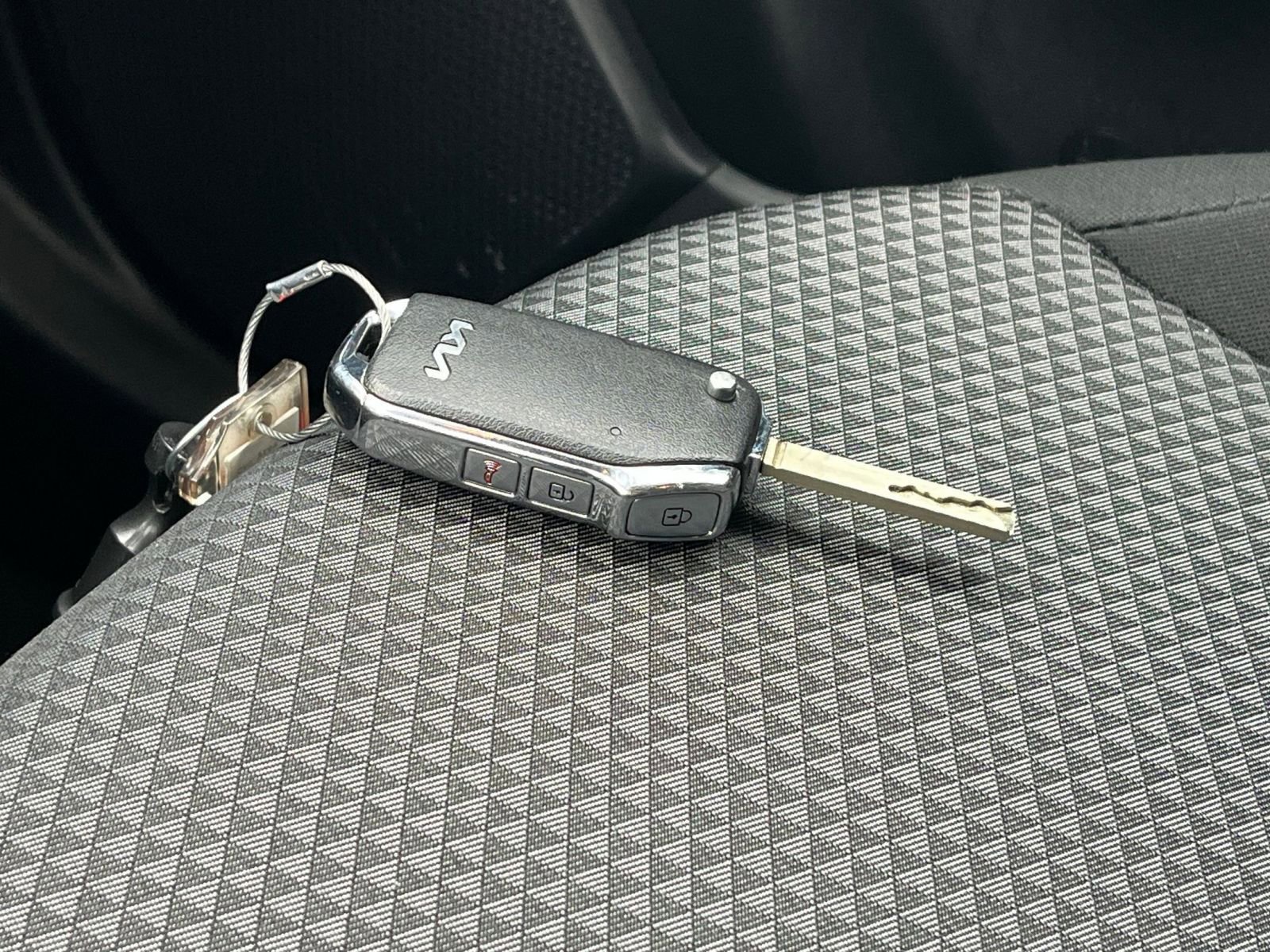 Used 2025 Kia Soul LX w/ LX Technology Package FWD image 21