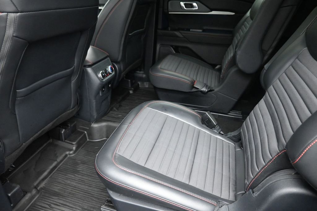 Used 2025 Ford Explorer ST-Line w/ Premium Package AWD/4WD image 11