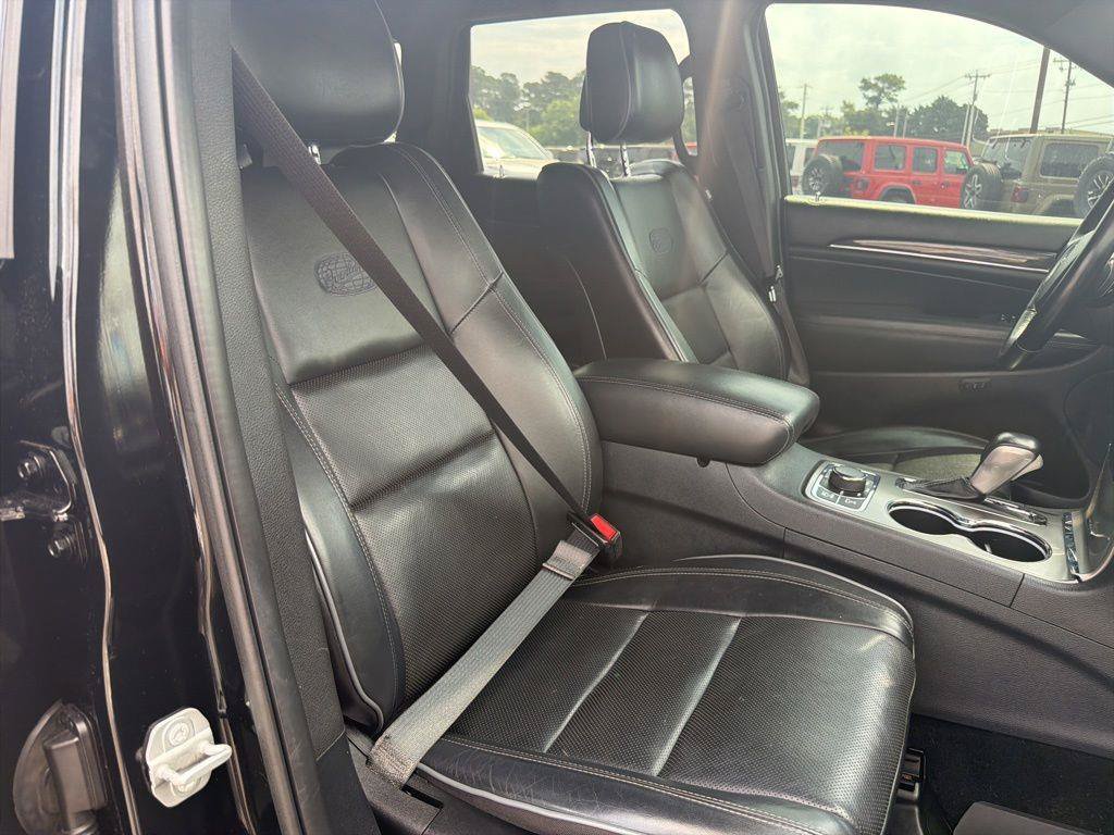 Used 2020 Jeep Grand Cherokee Overland AWD/4WD image 25