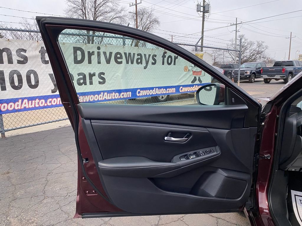 Used 2025 Nissan Sentra SV image 11