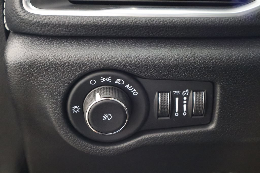 Used 2025 Chrysler Pacifica Limited FWD image 14