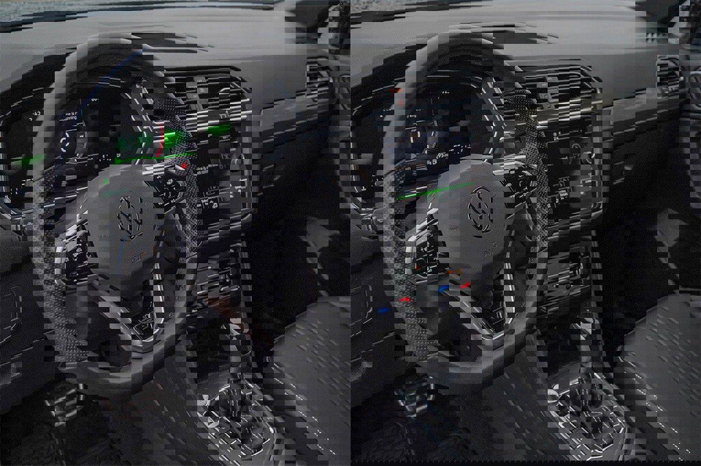 New 2024 Volkswagen Tiguan SE R-Line image 7