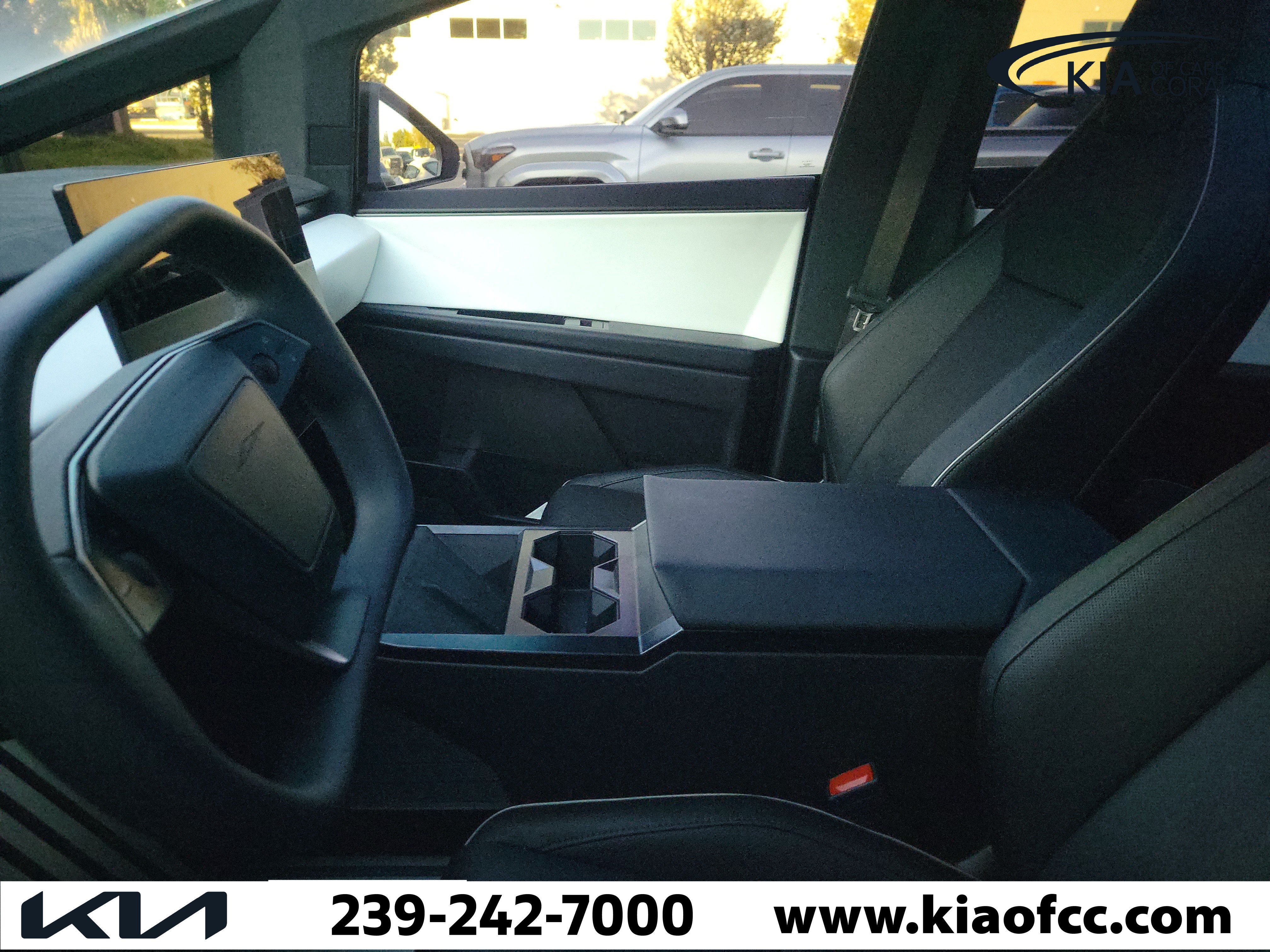 Used 2025 Tesla Cybertruck AWD Crew Cab image 6