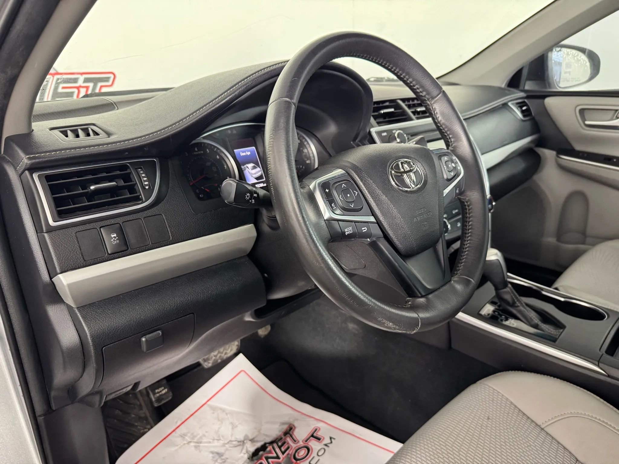 Used 2017 Toyota Camry SE image 10