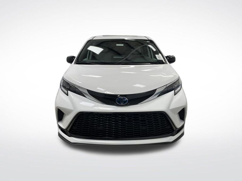 Used 2024 Toyota Sienna XSE image 12