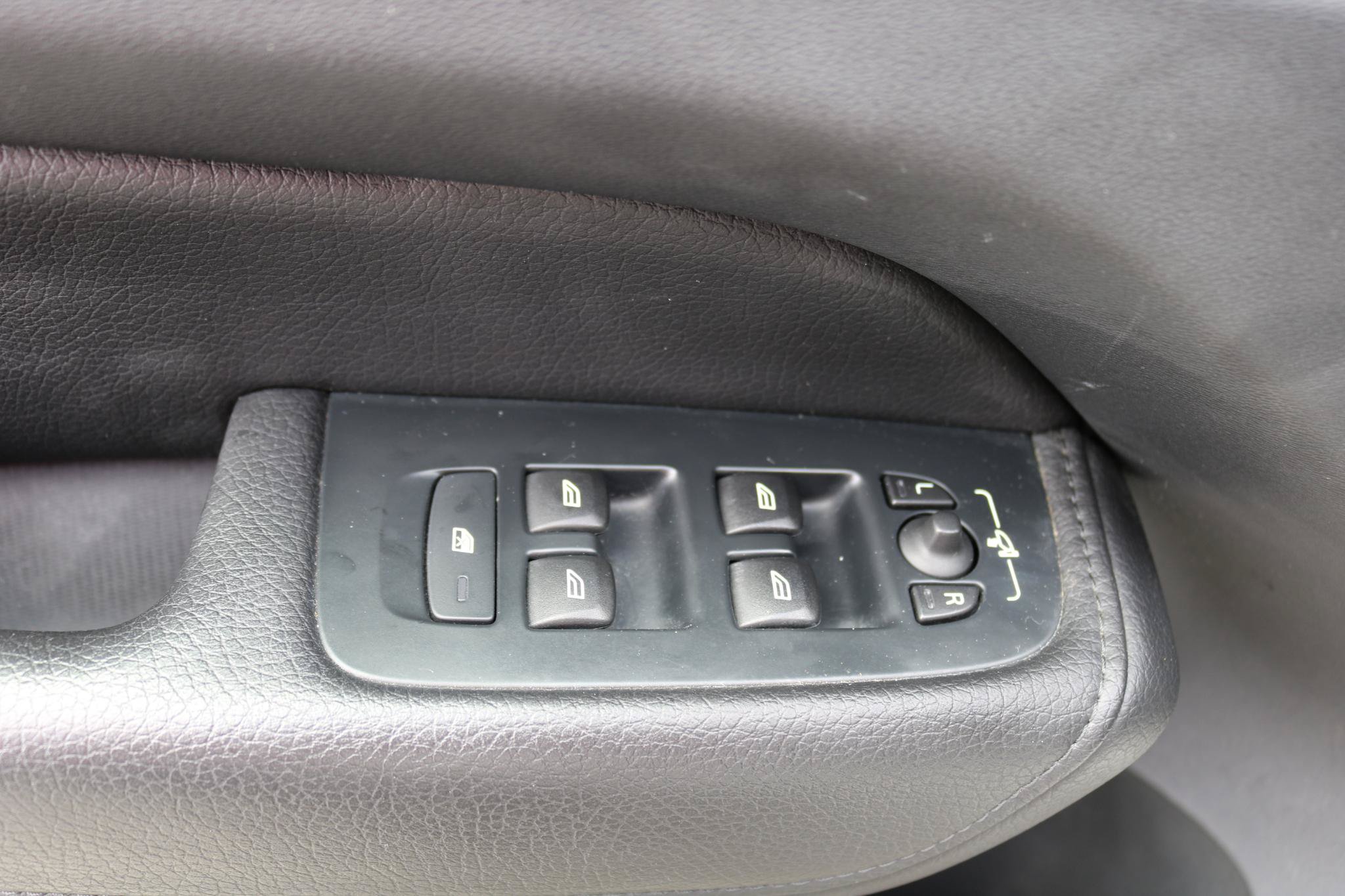 Used 2022 Volvo XC60 B5 Momentum AWD/4WD image 15