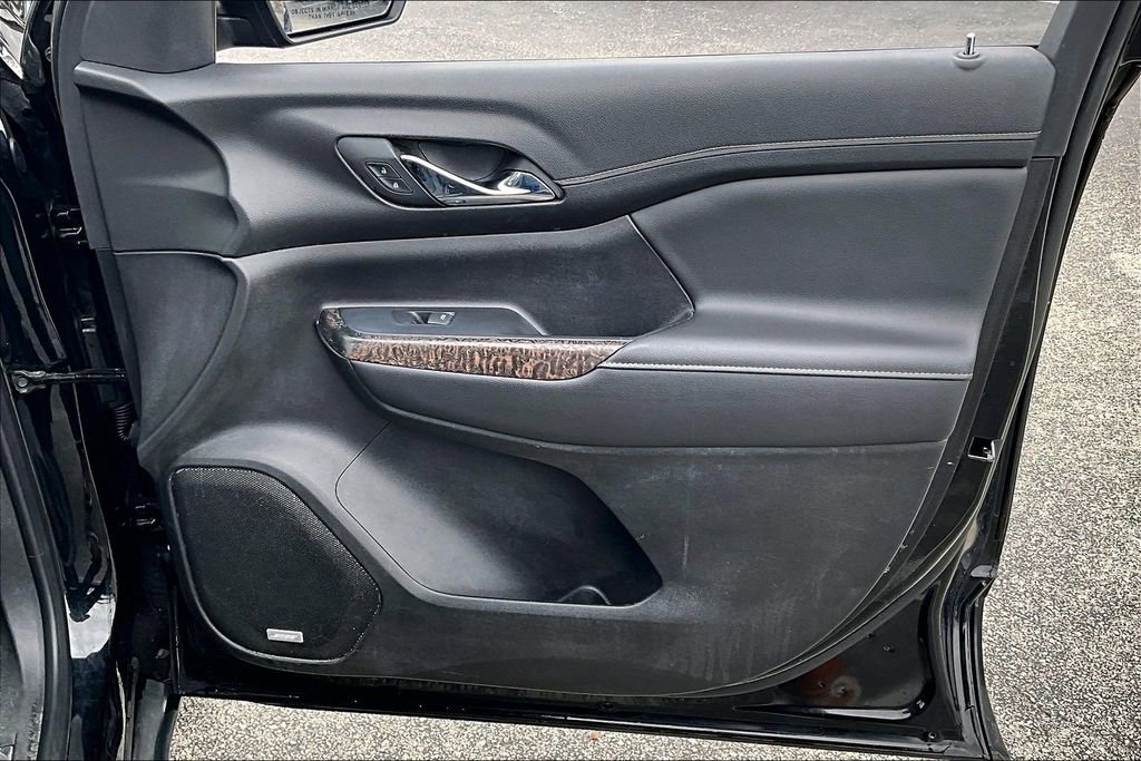 Used 2023 GMC Acadia Denali image 23