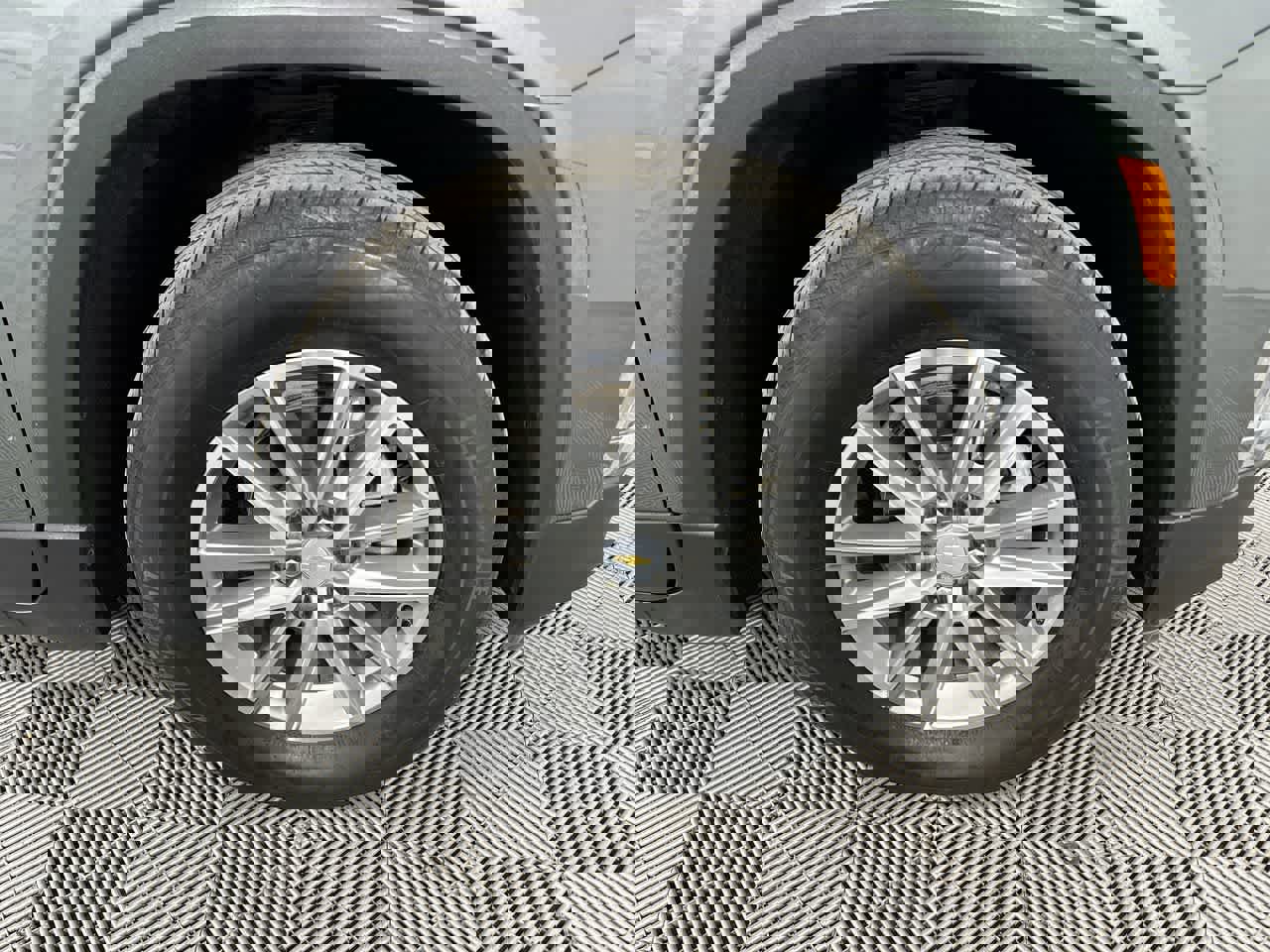 Used 2023 Chevrolet Traverse LT image 22