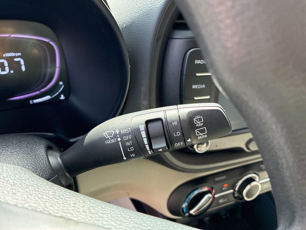 Certified 2025 Kia Soul LX w/ LX Technology Package FWD image 24