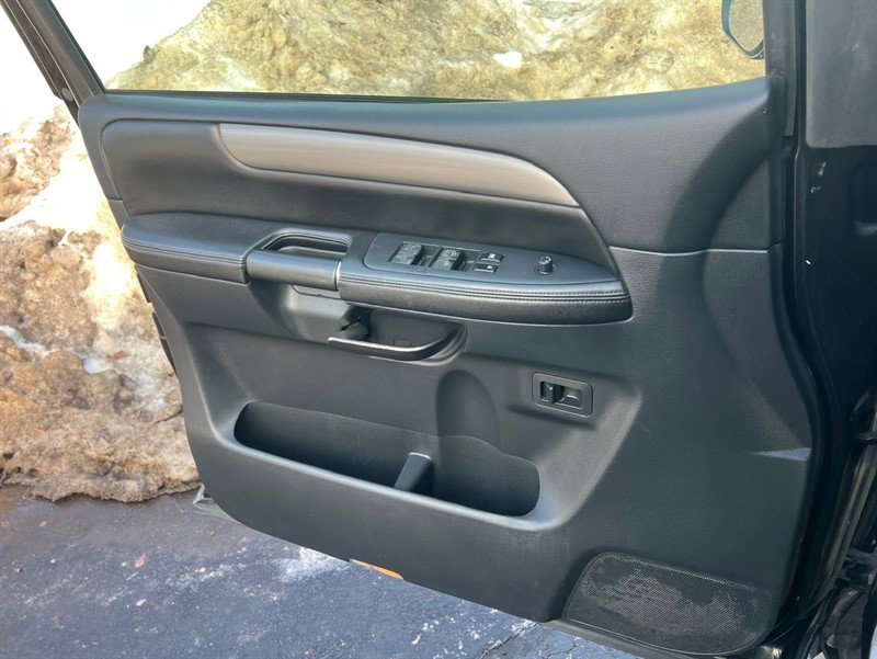 Used 2010 Nissan Armada SE image 29