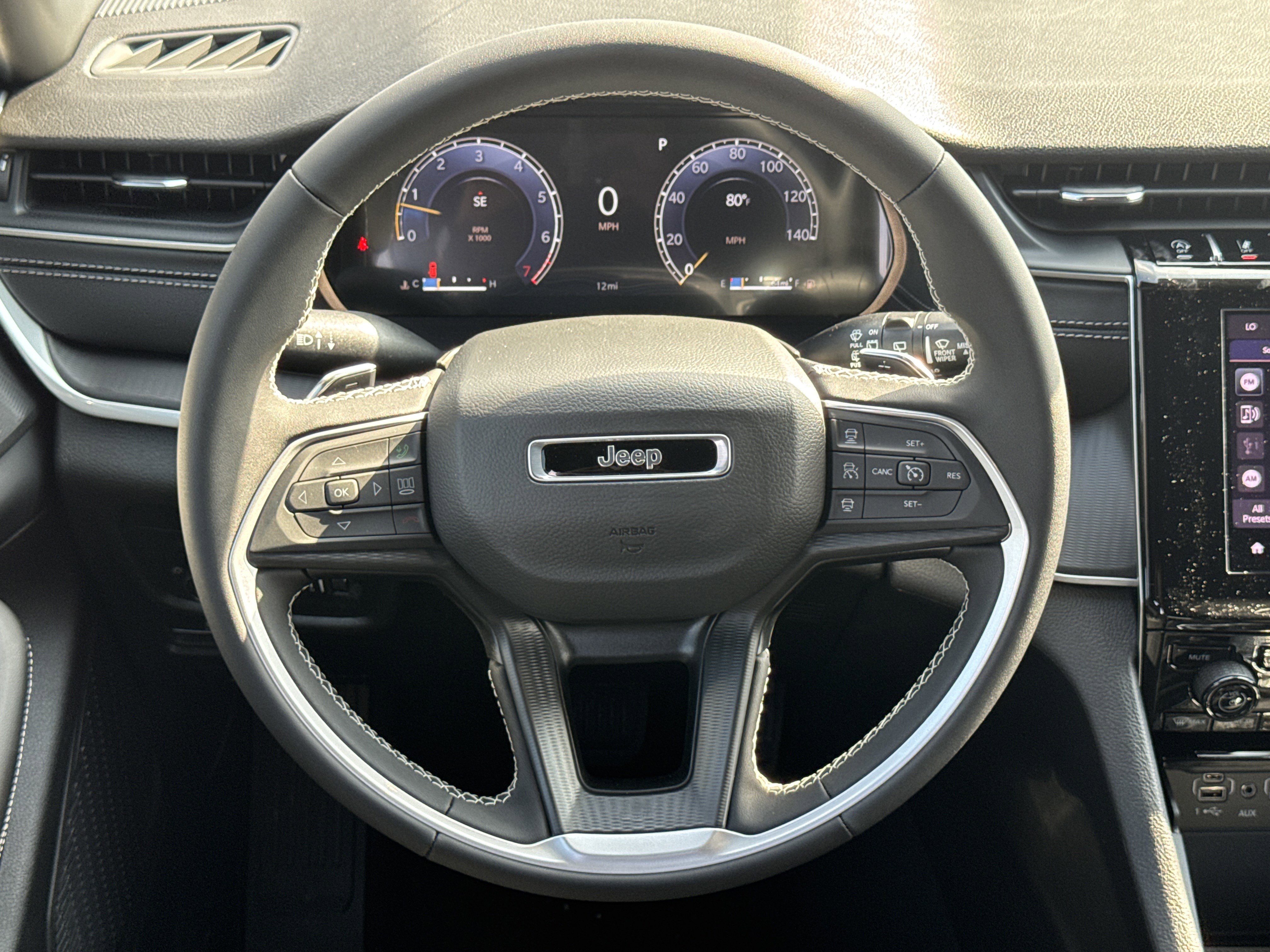 New 2025 Jeep Grand Cherokee L Laredo image 15